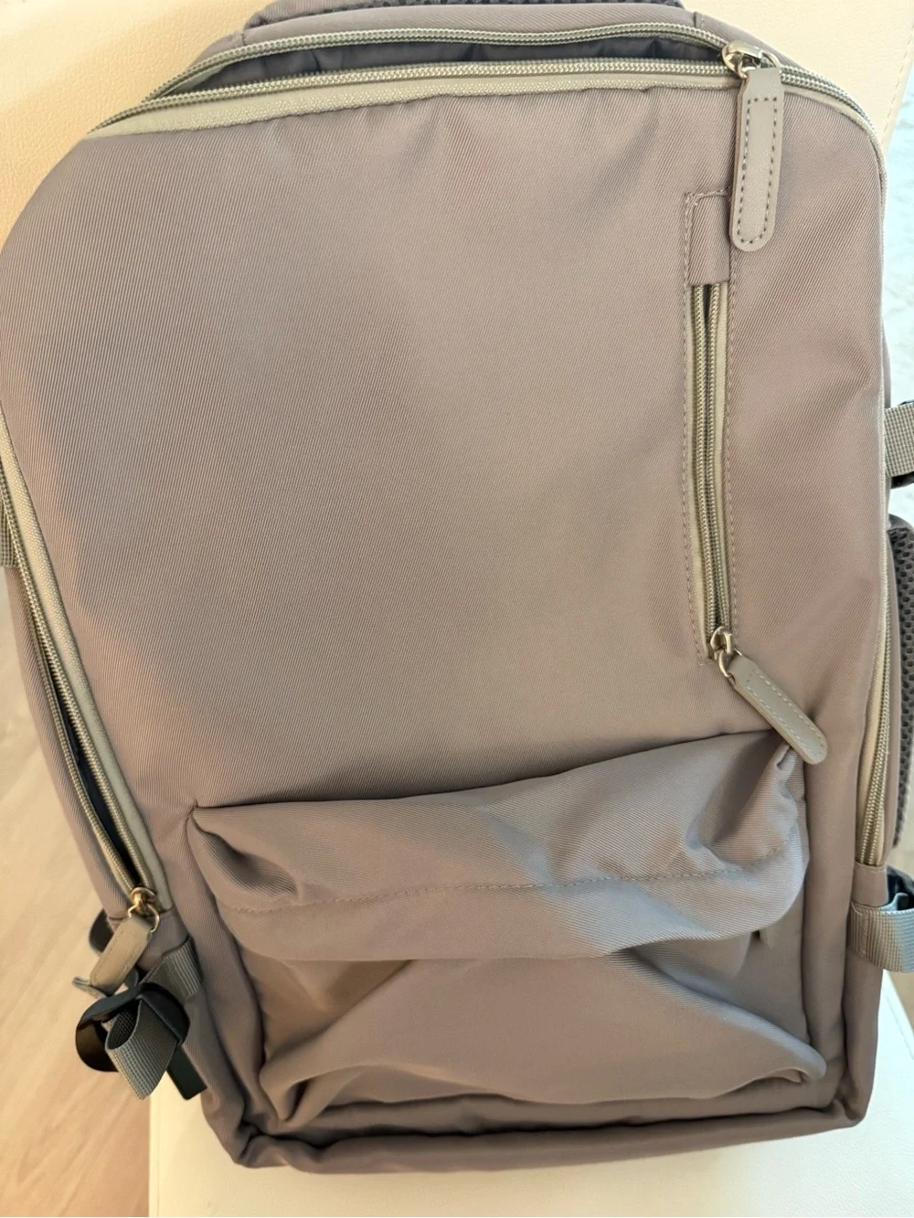 Men's multi compartment Everyday Backpack in Gray